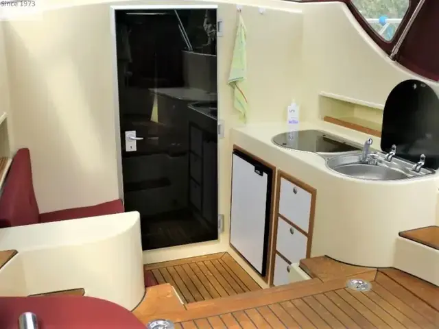 Zarro Vision 25 Cabin