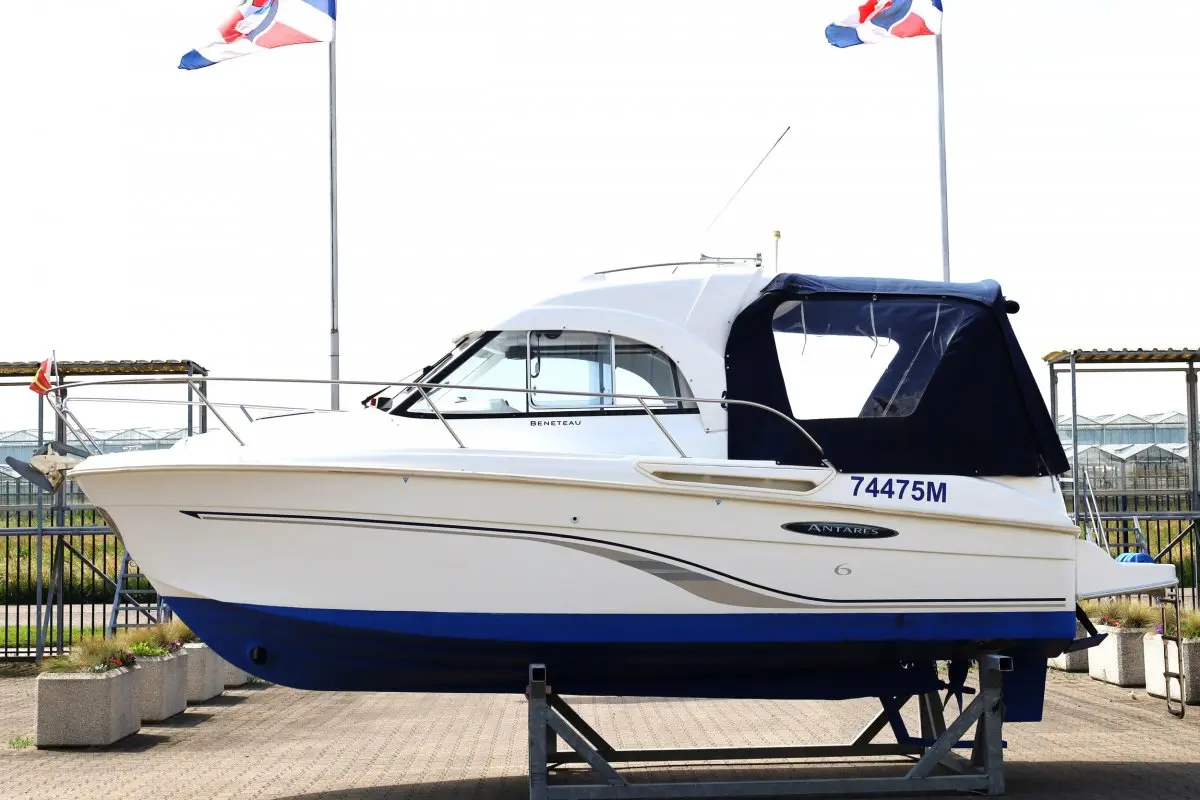 2008 Beneteau antaris 6