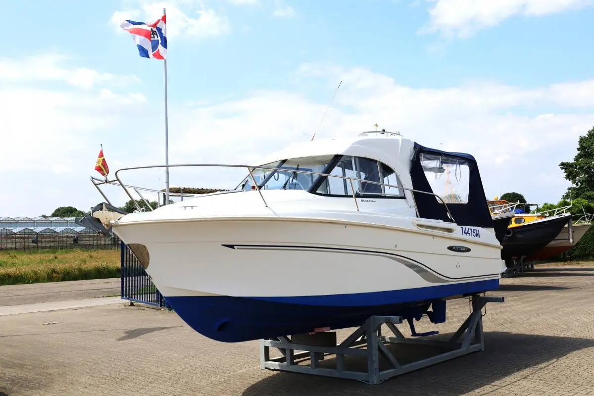 2008 Beneteau antaris 6