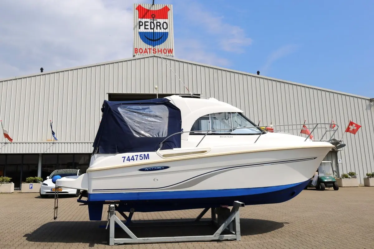 2008 Beneteau antaris 6