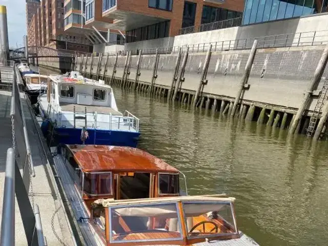 Venezianisches Taxiboot