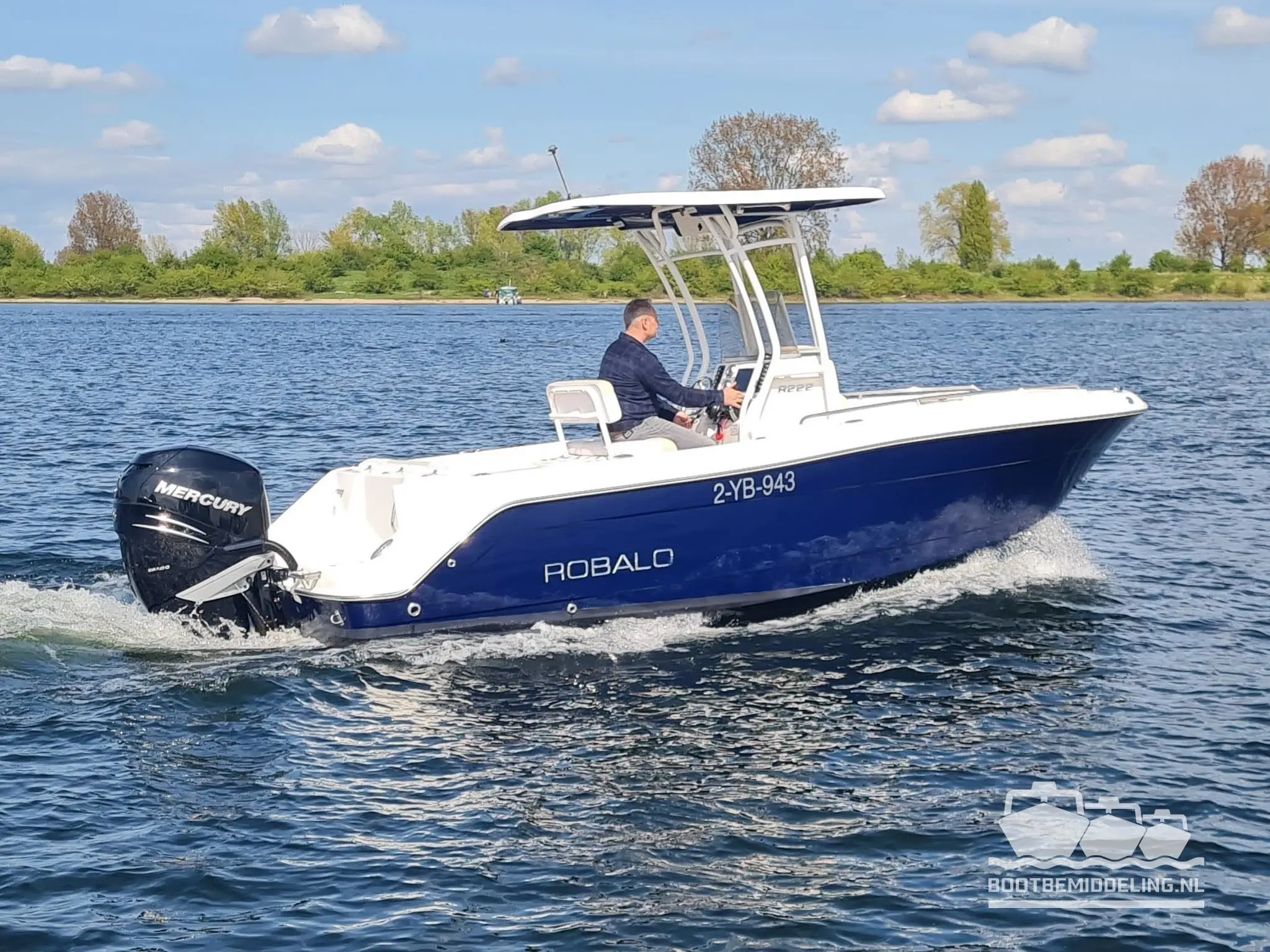 2016 Robalo r222