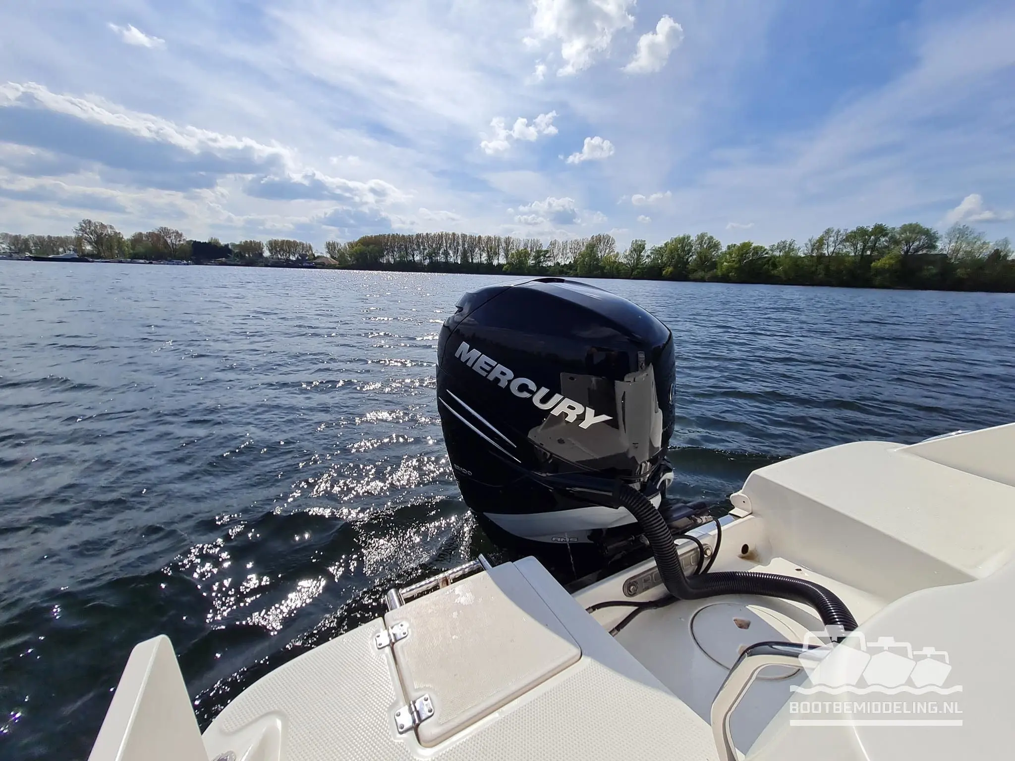 2016 Robalo r222