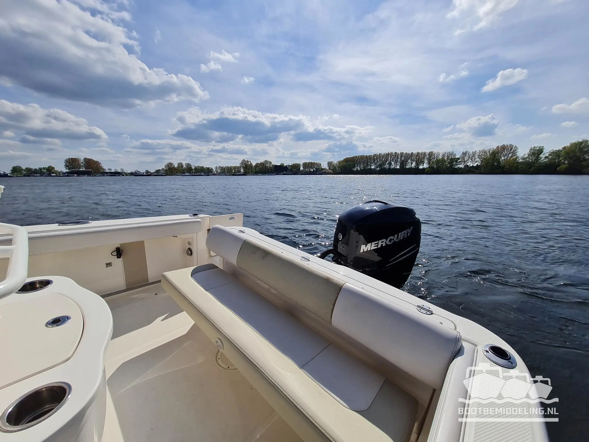 2016 Robalo r222