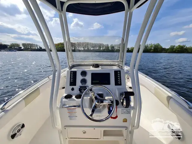 Robalo R222