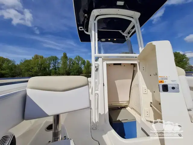 Robalo R222