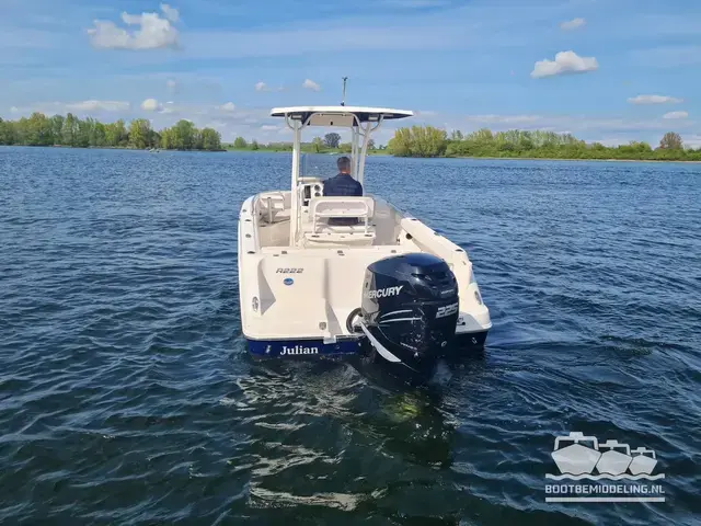 Robalo R222