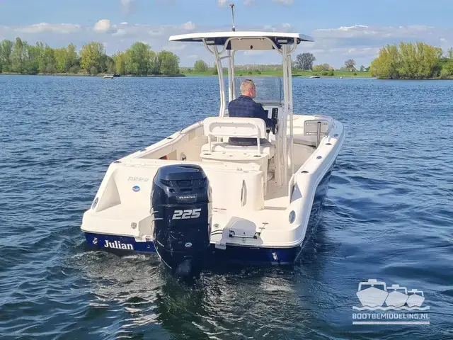 Robalo R222