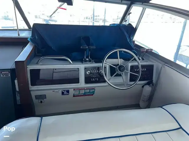 Sea Ray 390 Express Cruiser