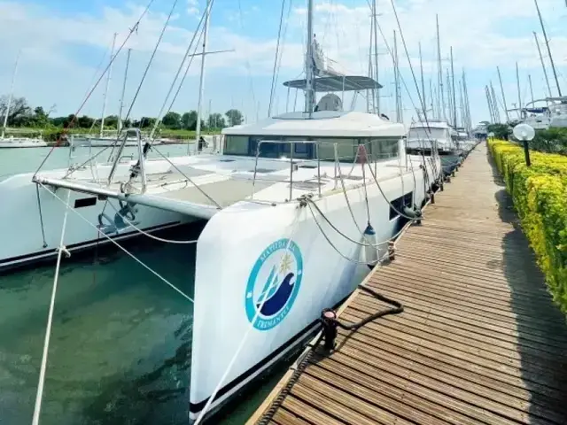 Lagoon 52