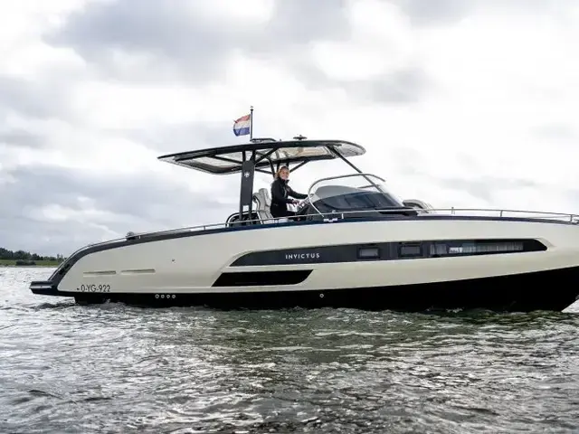 Invictus yachts Invictus 320 GT met 2 x Volvo Penta V8 350 pk jong gebruikt!