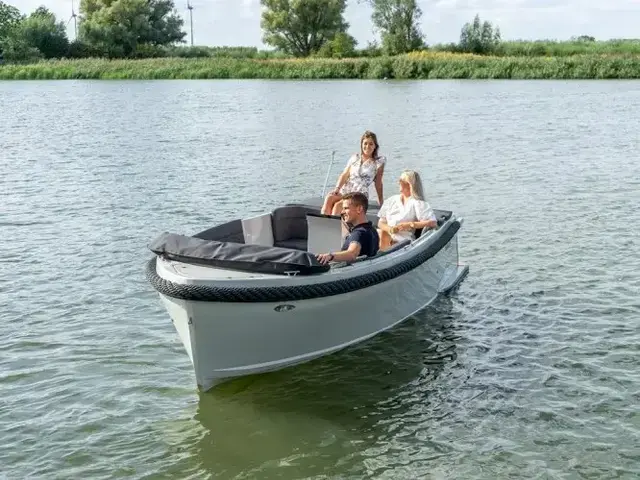 Maxima Boats 600