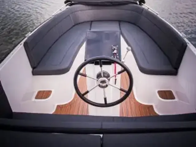 Maxima Boats 600