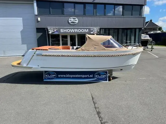 Maxima Boats 620 Retro MC in RAL 9001