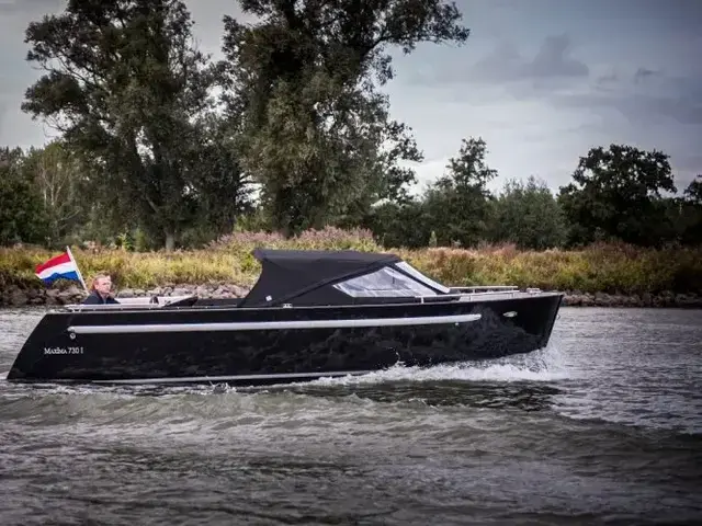 Maxima Boats 730i