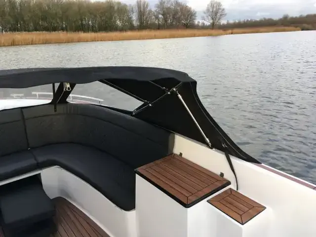 Maxima Boats 730i