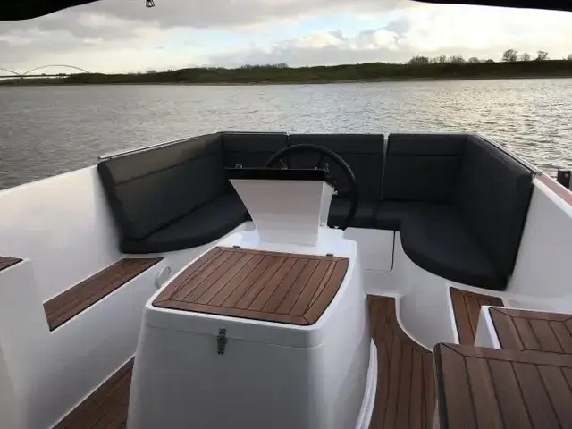 Maxima Boats 730i