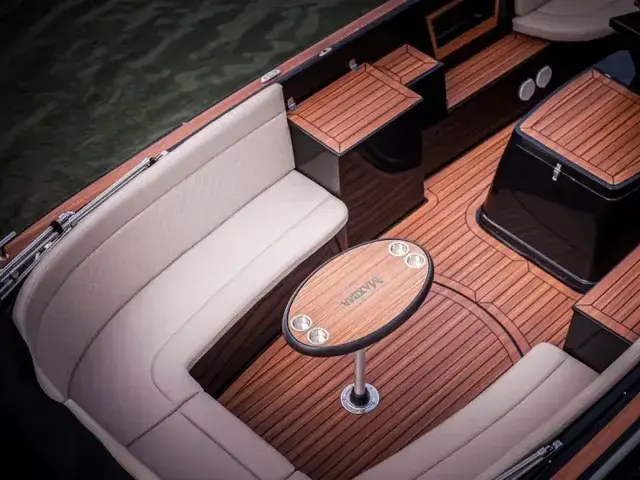 Maxima Boats 730i