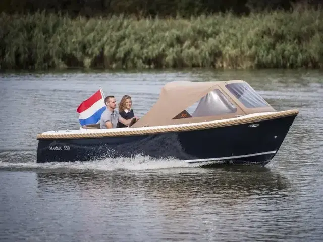 Maxima Boats 550