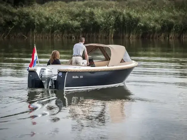 Maxima Boats 550