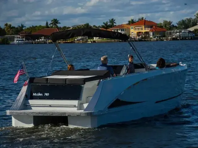 Maxima Boats 740