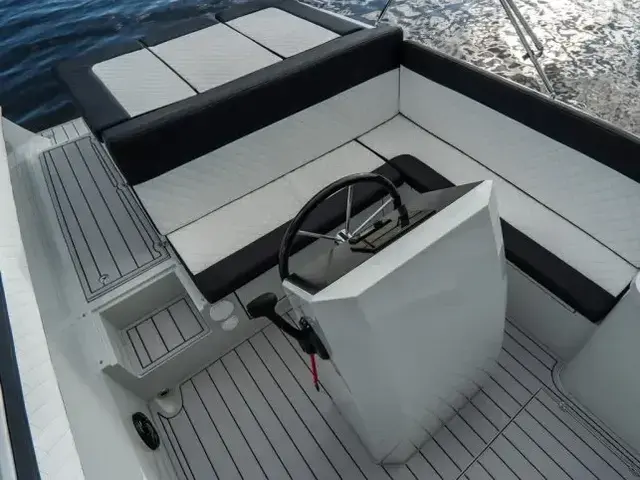 Maxima Boats 740