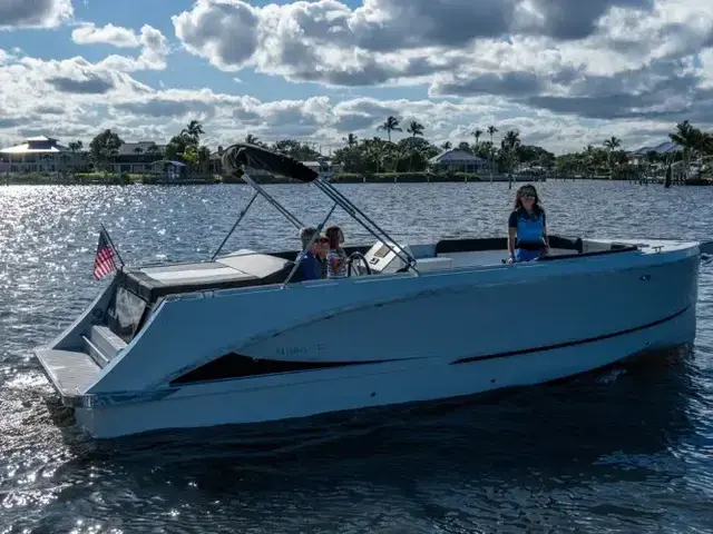 Maxima Boats 740