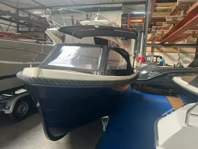 Topcraft 605 Tender