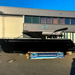  Maxima Boats 730I met Vetus 42 pk Diesel zwart