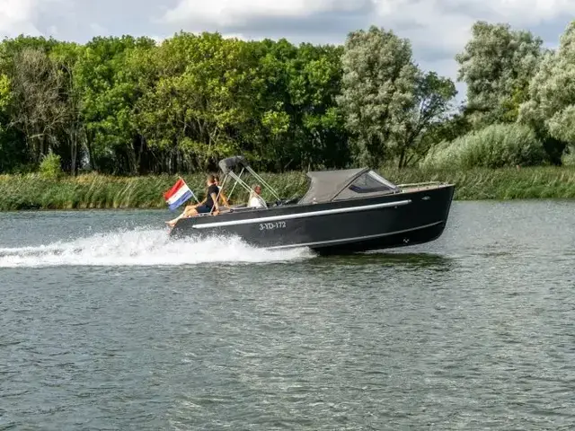 Maxima Boats 730