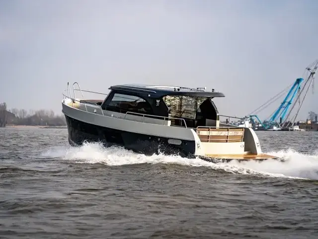 Maxima Boats 37