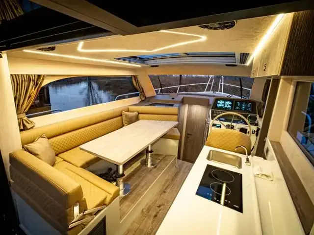 Maxima Boats 37