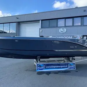 2024 Maxima Boats 740 in metallic gespoten kleurstelling op voorraad!