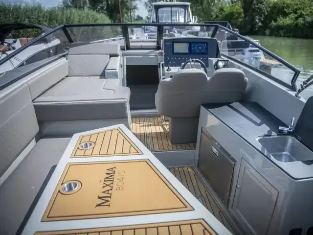 Maxima Boats 800 Cabin