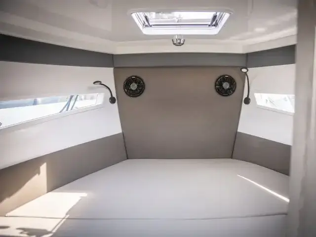 Maxima Boats 800 Cabin