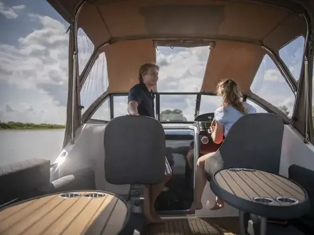 Maxima Boats 920 retro Cabin