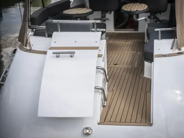 Maxima Boats 920 retro Cabin