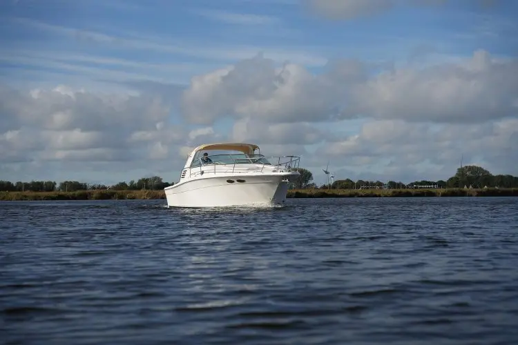 1997 Sea Ray 330 express cruiser