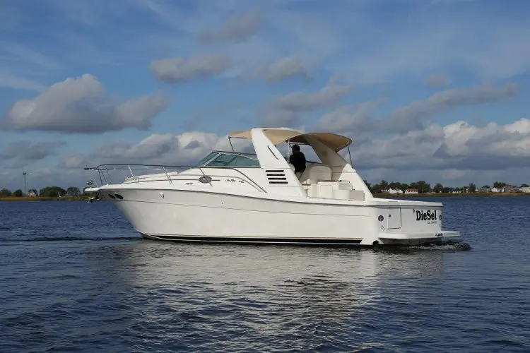 1997 Sea Ray 330 express cruiser