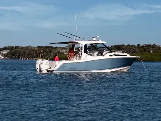 Boston Whaler 325 Conquest