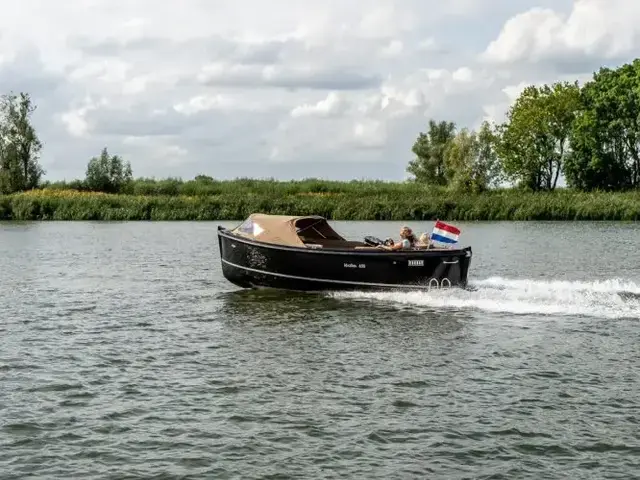 Maxima Boats 650 Flying Lounge