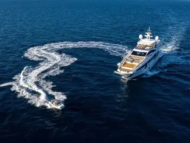 Azimut Grande 35