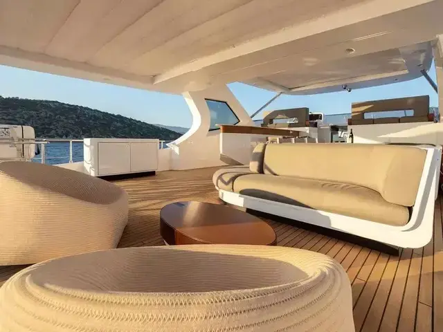 Azimut Grande 35