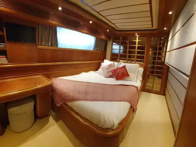 Ferretti Yachts Custom Line 94