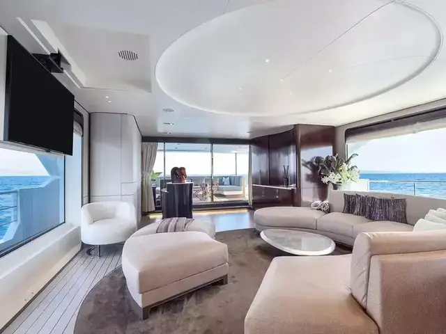 Azimut Grande 35