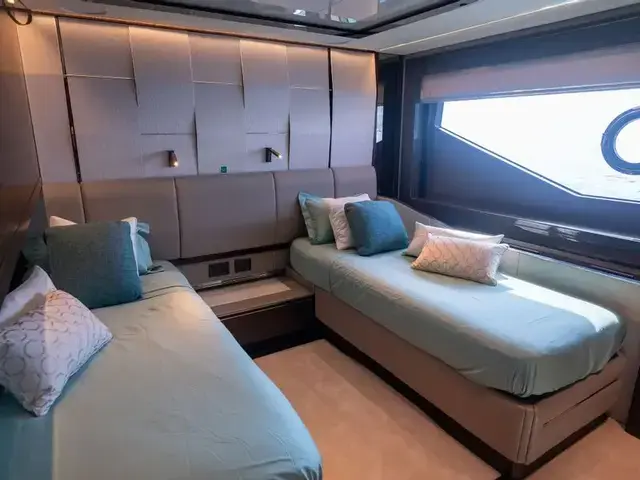 Sunseeker 105 Yacht