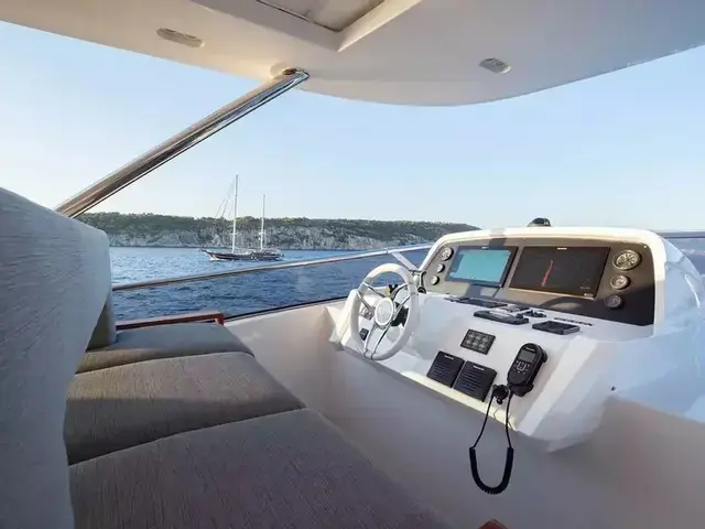 Azimut Grande 35