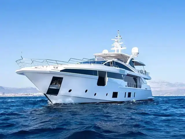 Azimut Grande 35