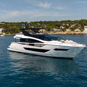 2022 Sunseeker 88 Yacht