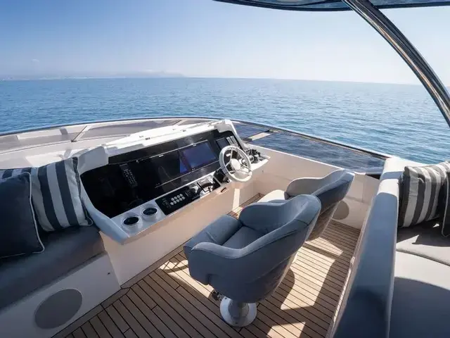 Sunseeker 88 Yacht